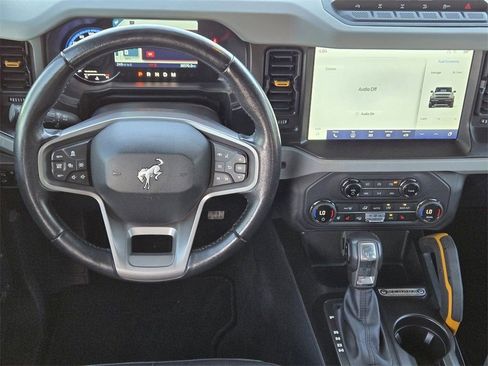 Used 2023 Ford Bronco Badlands image 11