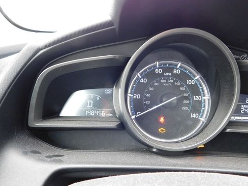 Used 2020 Toyota Yaris L image 5