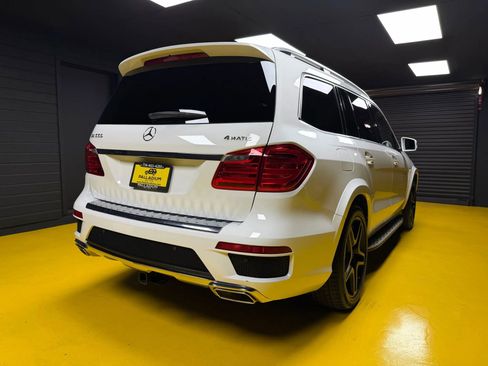 Used 2016 Mercedes-Benz GL 550 GL 550 4MATIC Sport Utility 4D image 6