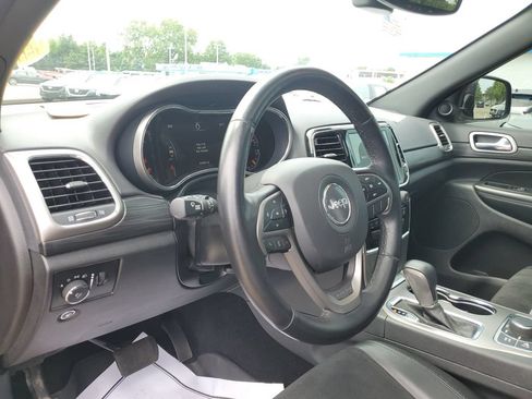 Used 2019 Jeep Grand Cherokee Altitude AWD/4WD image 8