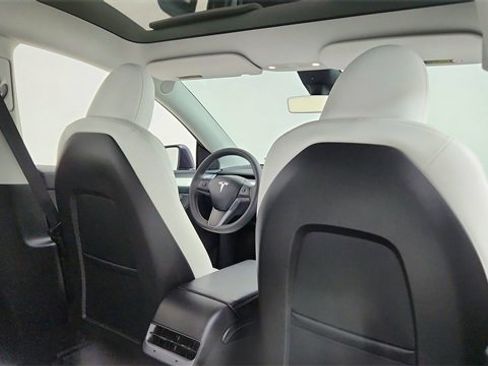 Used 2024 Tesla Model Y 2WD image 26