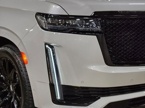 Used 2022 Cadillac Escalade ESV Sport Platinum w/ LPO, ONYX Package image 13