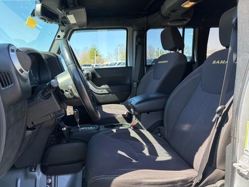 Used 2014 Jeep Wrangler Unlimited Sahara w/ Connectivity Group AWD/4WD image 18