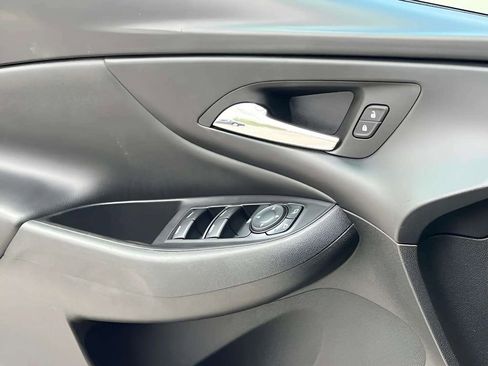Used 2017 Chevrolet Volt Premier w/ Driver Confidence II Package FWD image 13