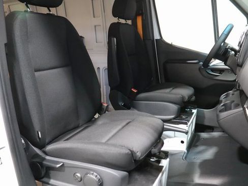 Used 2025 Mercedes-Benz Sprinter 2500 image 16