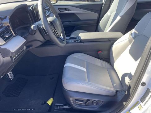 Used 2025 Toyota Camry SE image 13