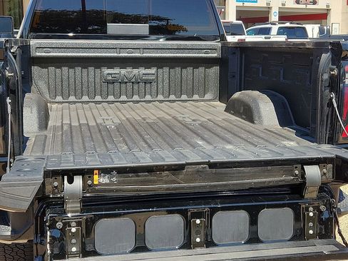 Used 2025 GMC Sierra 2500 AT4 w/ Technology Package AWD/4WD image 10