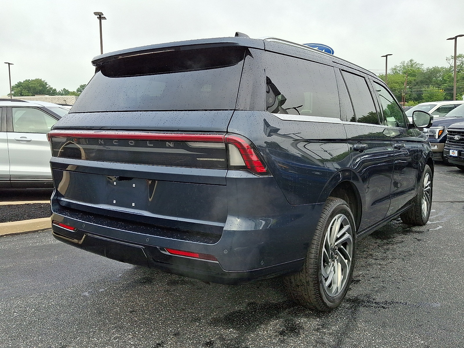 Used 2025 Lincoln Navigator Reserve AWD/4WD image 6