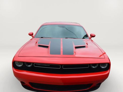 Used 2021 Dodge Challenger SXT RWD image 2