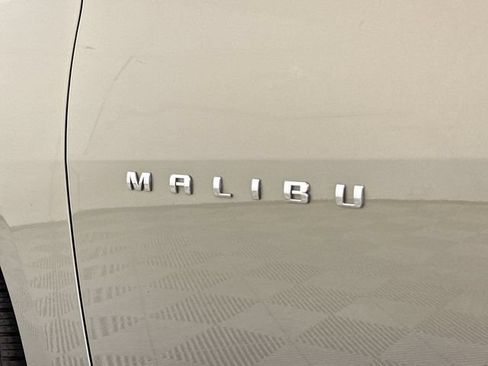 Used 2018 Chevrolet Malibu LT FWD image 32