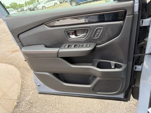 Used 2025 Honda Pilot TrailSport image 35