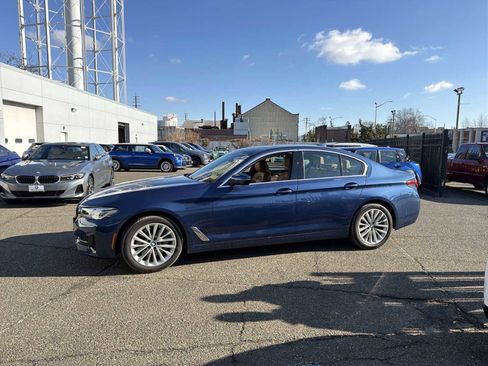 Used 2022 BMW 530i xDrive w/ Premium Package image 4