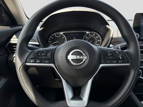 Used 2025 Nissan Altima 2.5 SV AWD/4WD image 19