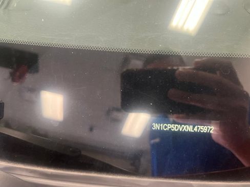 Used 2022 Nissan Kicks SR w/ Premium Package FWD image 3