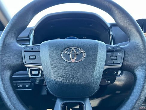 Used 2025 Toyota Camry LE image 27