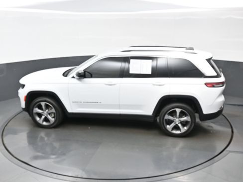 Used 2023 Jeep Grand Cherokee Limited AWD/4WD image 34