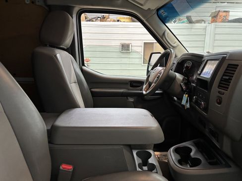 Used 2021 Nissan NV 2500 SV image 25