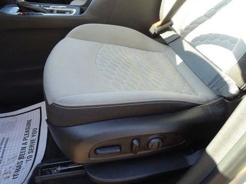 Used 2020 Chevrolet Equinox LT image 10