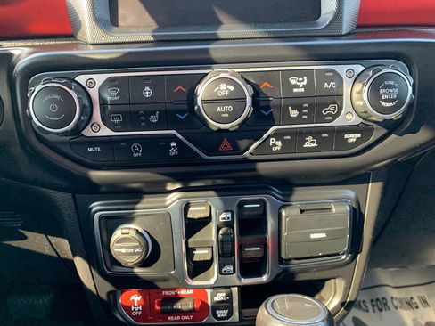Used 2021 Jeep Gladiator Rubicon AWD/4WD image 24