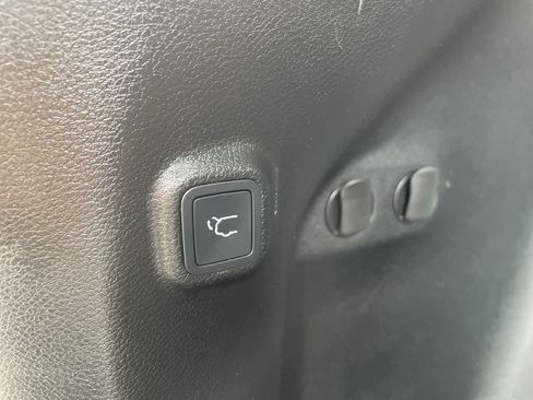 Used 2019 Jeep Cherokee Limited AWD/4WD image 18