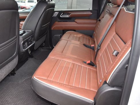 Used 2025 GMC Sierra 2500 Denali Ultimate image 11