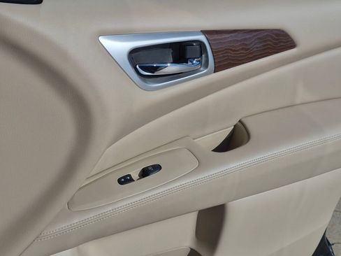 Used 2017 Nissan Pathfinder Platinum image 29