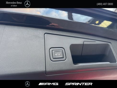 Used 2024 Cadillac XT4 Luxury w/ Cold Weather Package image 7