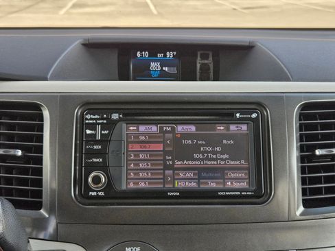 Used 2013 Toyota Sienna XLE w/ Entertainment Pkg FWD image 17