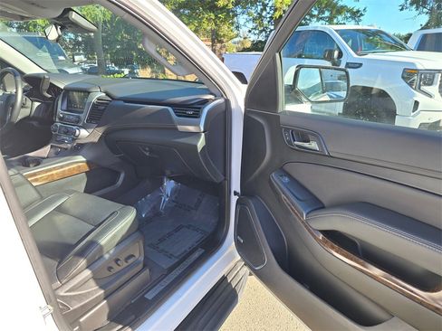Used 2020 Chevrolet Tahoe LT w/ Luxury Package image 43