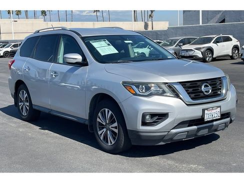 Used 2017 Nissan Pathfinder SV w/ Cargo Package FWD image 8