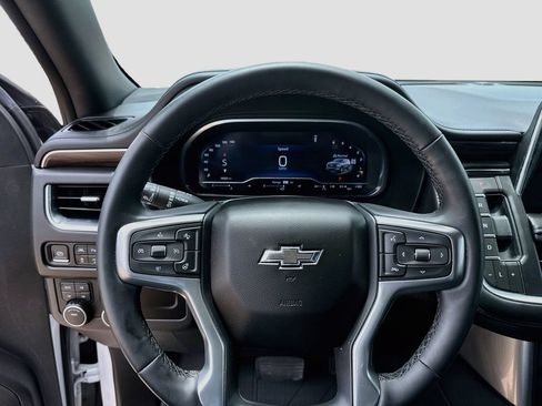 Used 2023 Chevrolet Suburban Z71 w/ Luxury Package AWD/4WD image 12