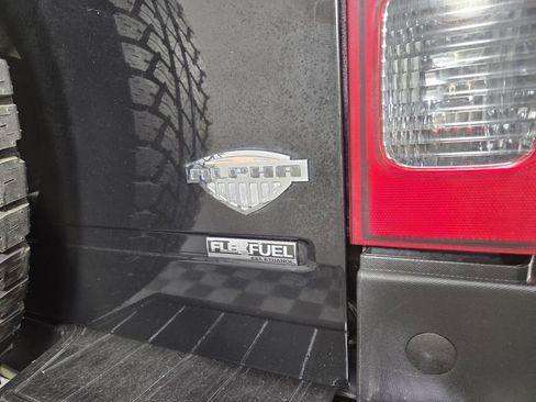 Used 2010 HUMMER H3 Alpha image 25