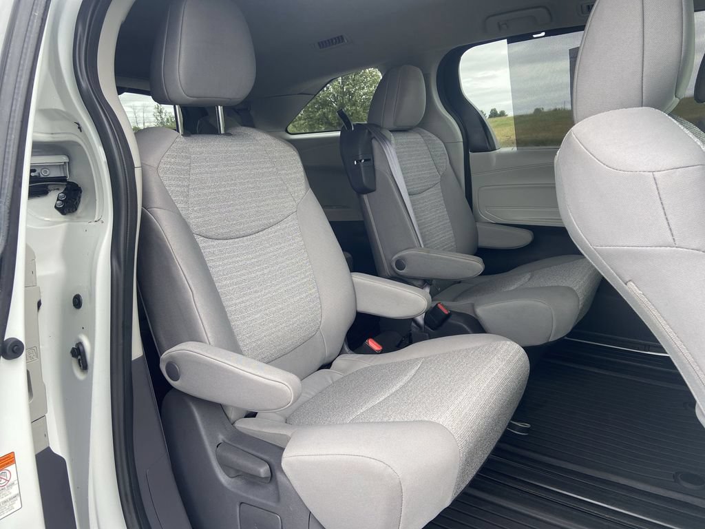 Used 2021 Toyota Sienna LE FWD image 26