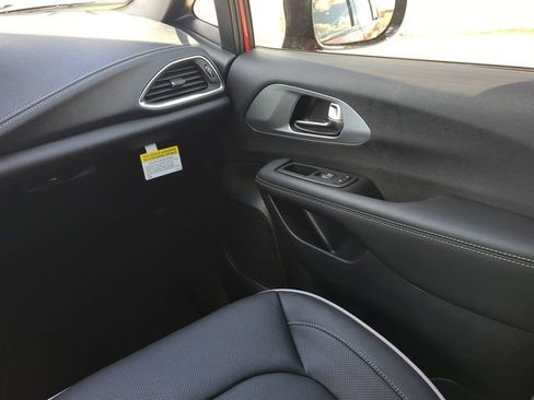 New 2026 Chrysler Pacifica Limited w/ S Appearance Package image 21