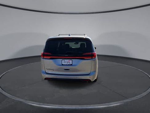 Used 2021 Chrysler Pacifica Touring w/ S Appearance Package FWD image 7