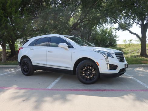 Used 2018 Cadillac XT5 Luxury w/ LPO, Wheel Lock Package FWD image 1