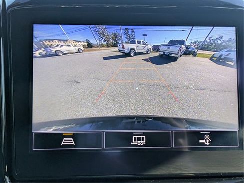 Used 2023 Chevrolet Traverse LT image 24