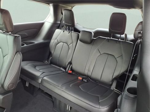 New 2026 Chrysler Pacifica Select w/ S Appearance Package AWD/4WD image 10