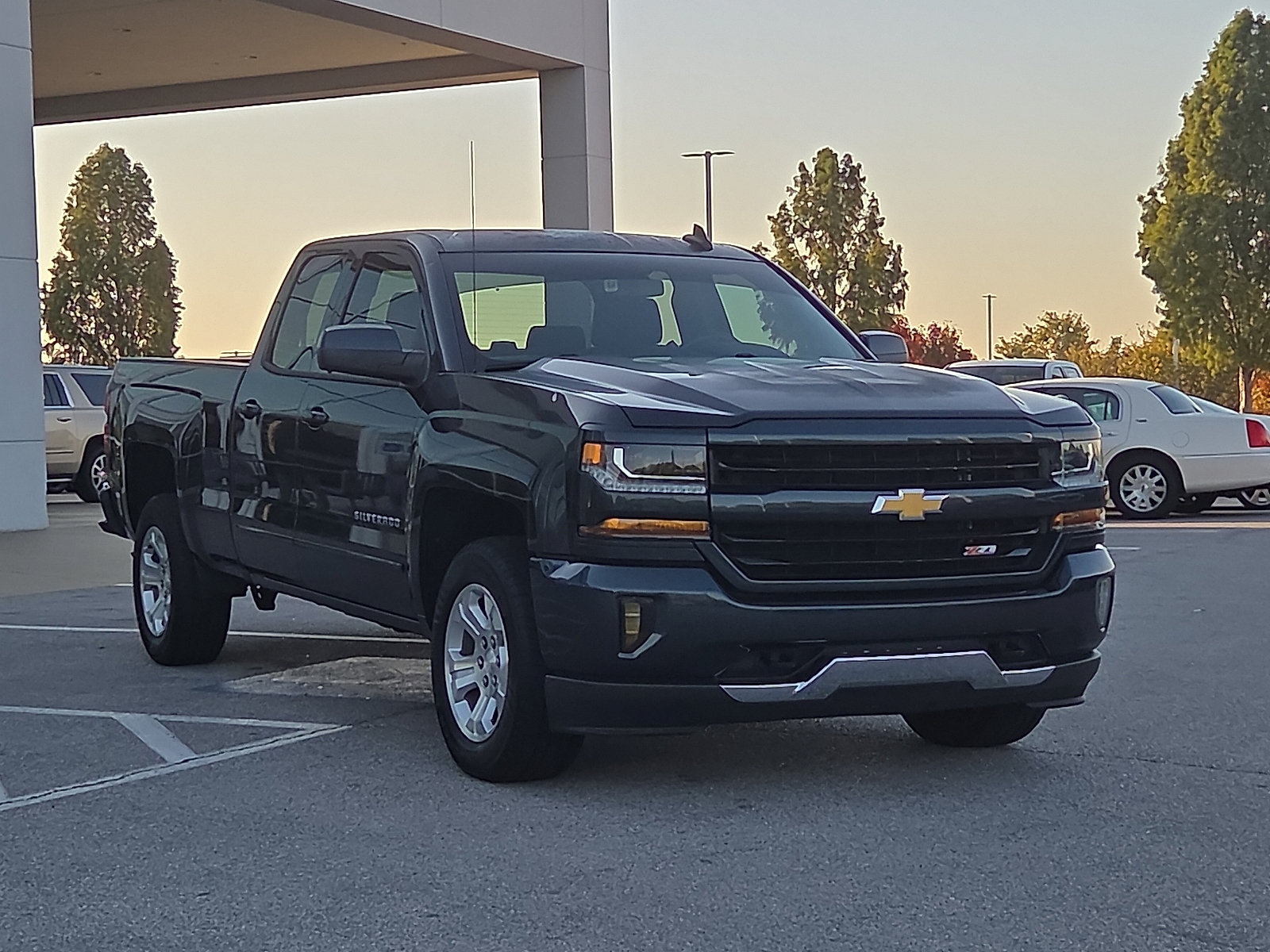 Used 2017 Chevrolet Silverado 1500 LT w/ All Star Edition AWD/4WD image 1