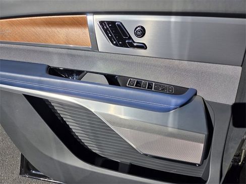 New 2026 Cadillac Vistiq Premium Luxury w/ LPO, Floor Liner Package image 19