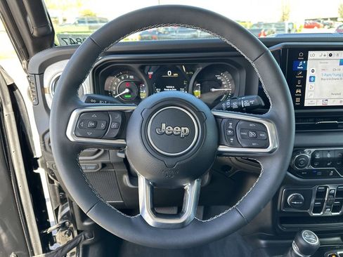 Certified 2025 Jeep Wrangler Unlimited Sahara AWD/4WD image 12