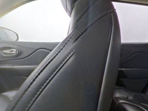 Used 2019 Jeep Cherokee Latitude Plus AWD/4WD image 24