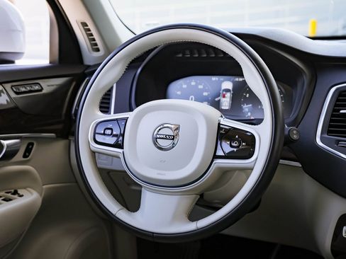 Used 2019 Volvo XC90 T5 Momentum w/ Multimedia Package image 33