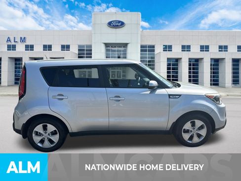 Used 2016 Kia Soul w/ Option Group 020 FWD image 4