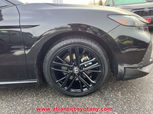 Used 2025 Toyota Camry SE image 11