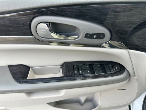 Used 2017 Buick Enclave Leather FWD image 11