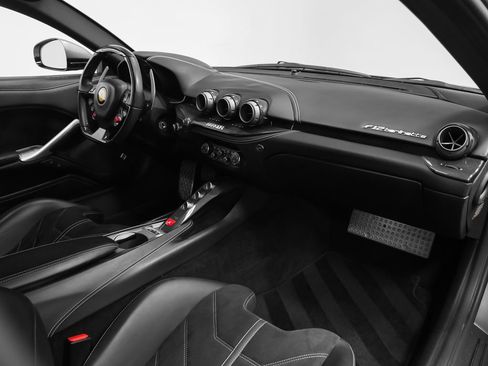 Used 2014 Ferrari F12 Berlinetta RWD image 27
