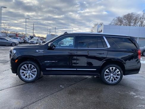 Used 2021 GMC Yukon Denali w/ Denali Premium Package image 10