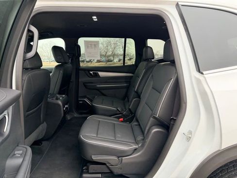 Certified 2025 Buick Enclave Preferred image 8