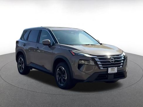 Used 2025 Nissan Rogue SV image 3